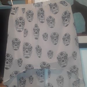 H&M sugar skull hi lo skirt